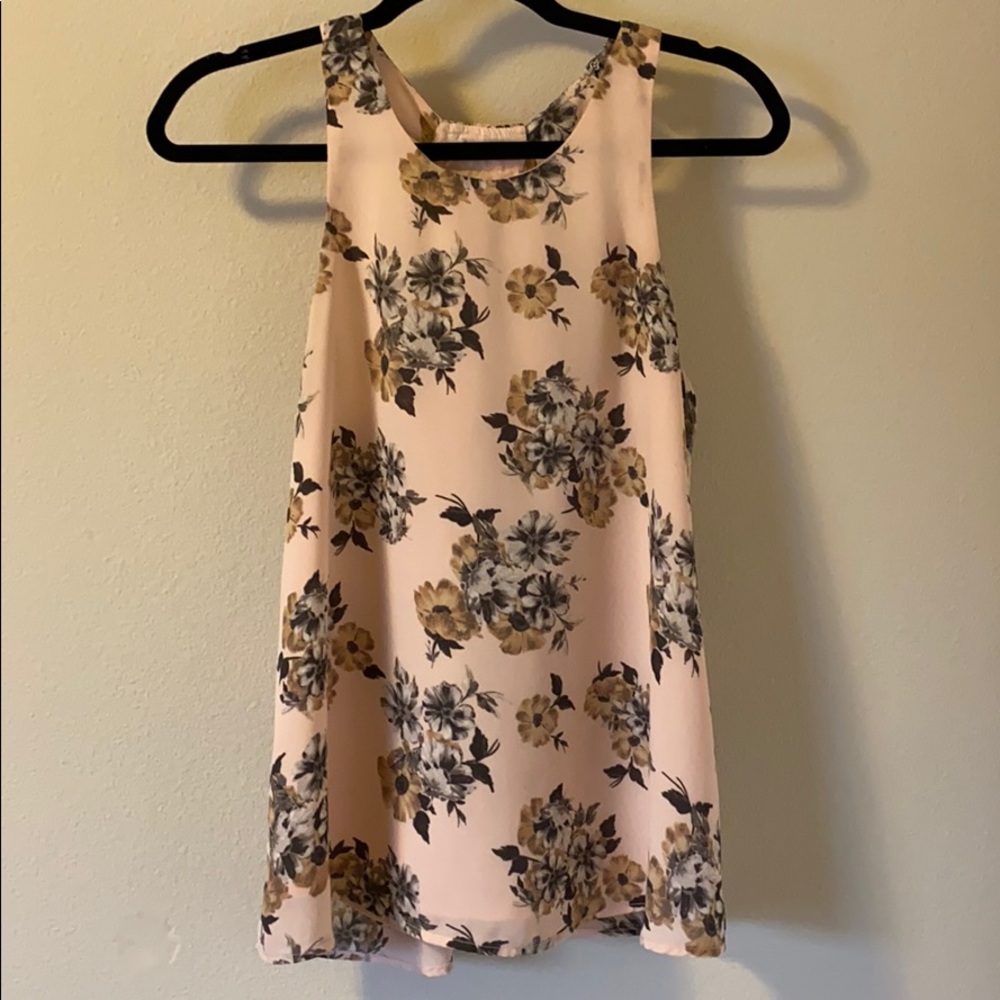 Racer back floral top!
